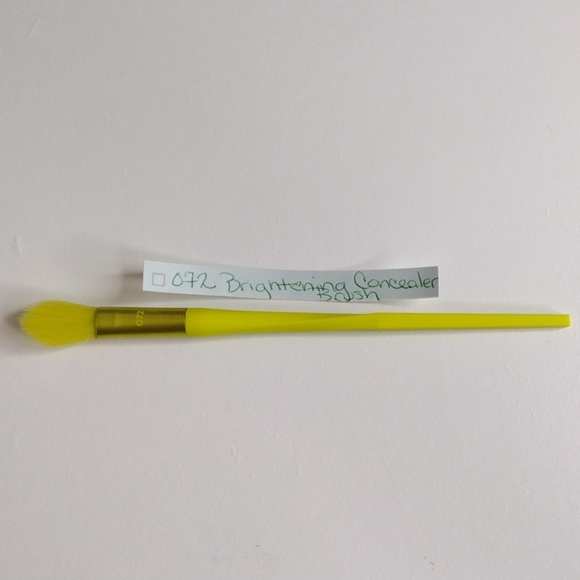 Yellow real techniques DayGleam makeup brushes limited edition - Picture 4 of 6